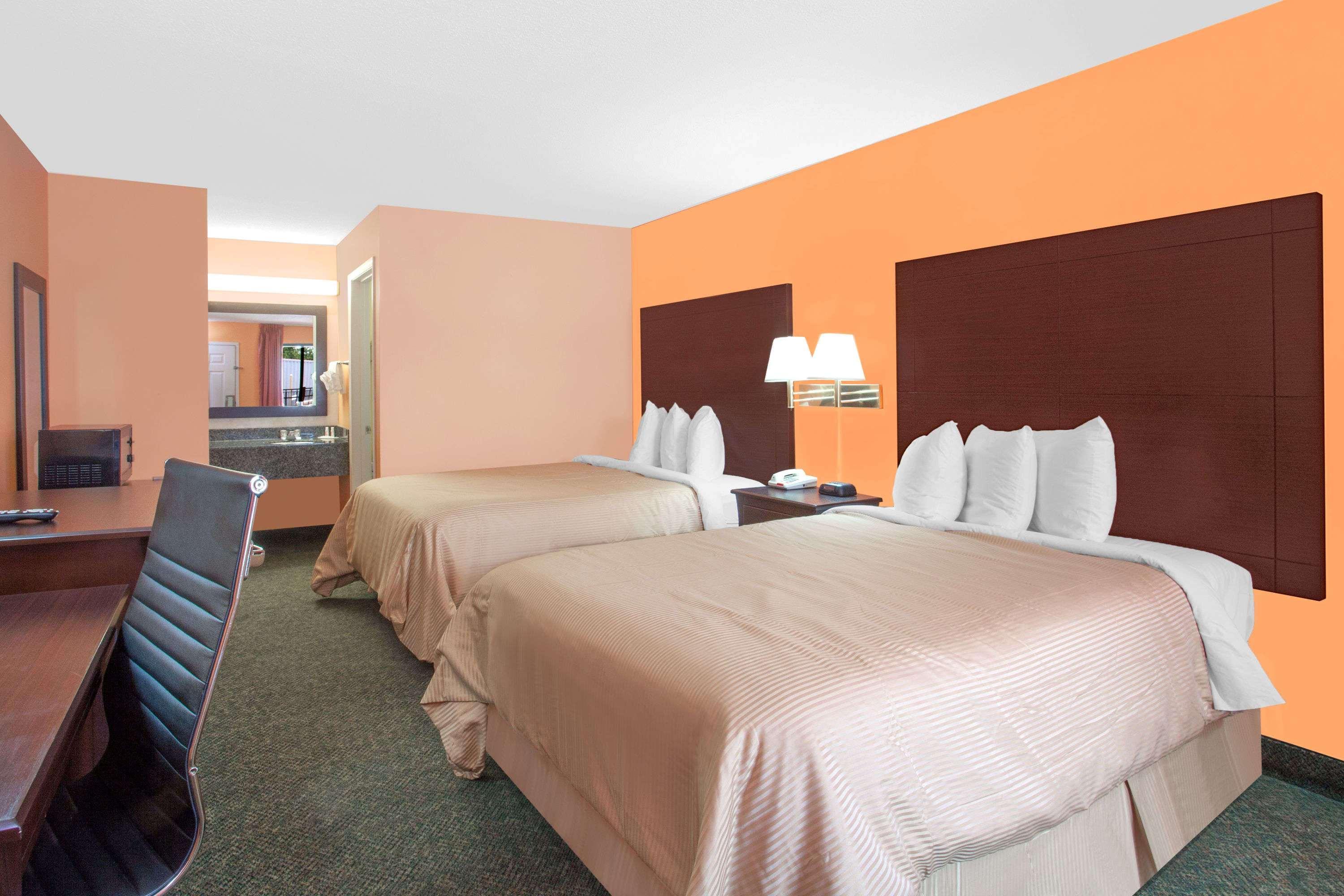Days Inn By Wyndham Moulton Exterior photo